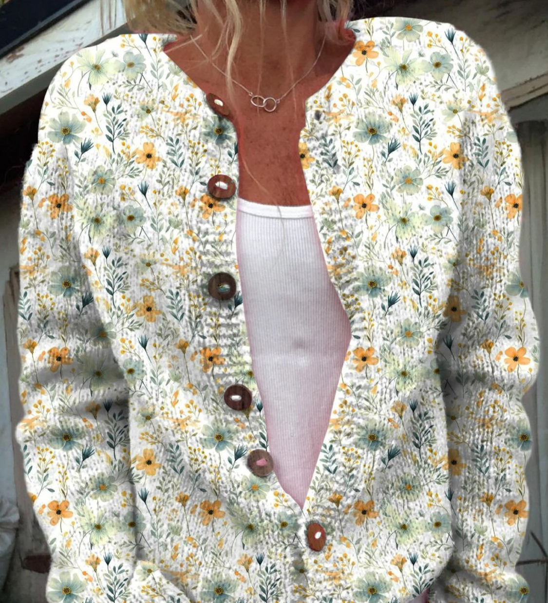 Cardigan boutonné crème à roses aquarellées — Victorine, LucieSaint-Tropez (vue 3)
