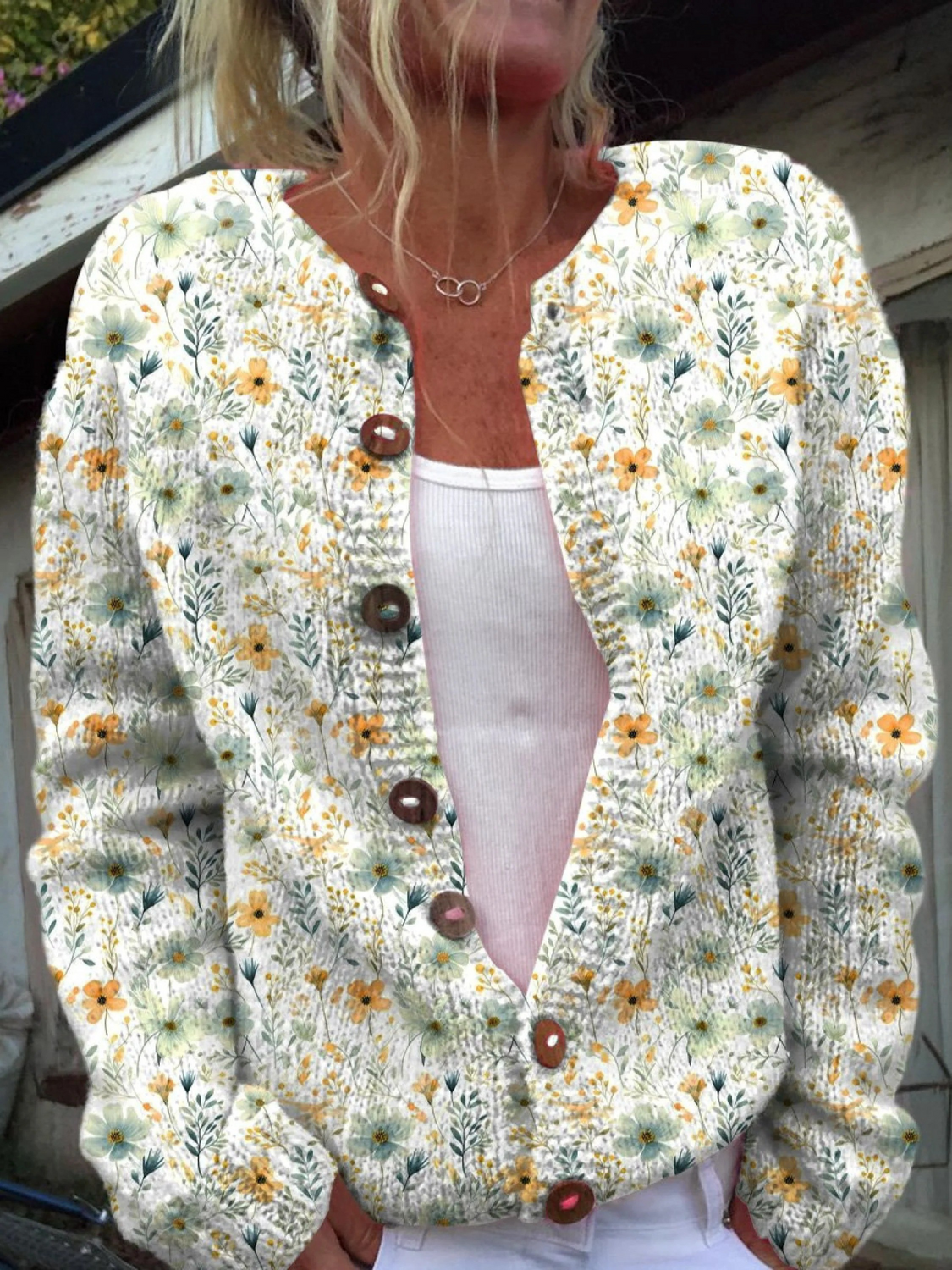 Cardigan boutonné crème à roses aquarellées — Victorine, LucieSaint-Tropez (vue 3)