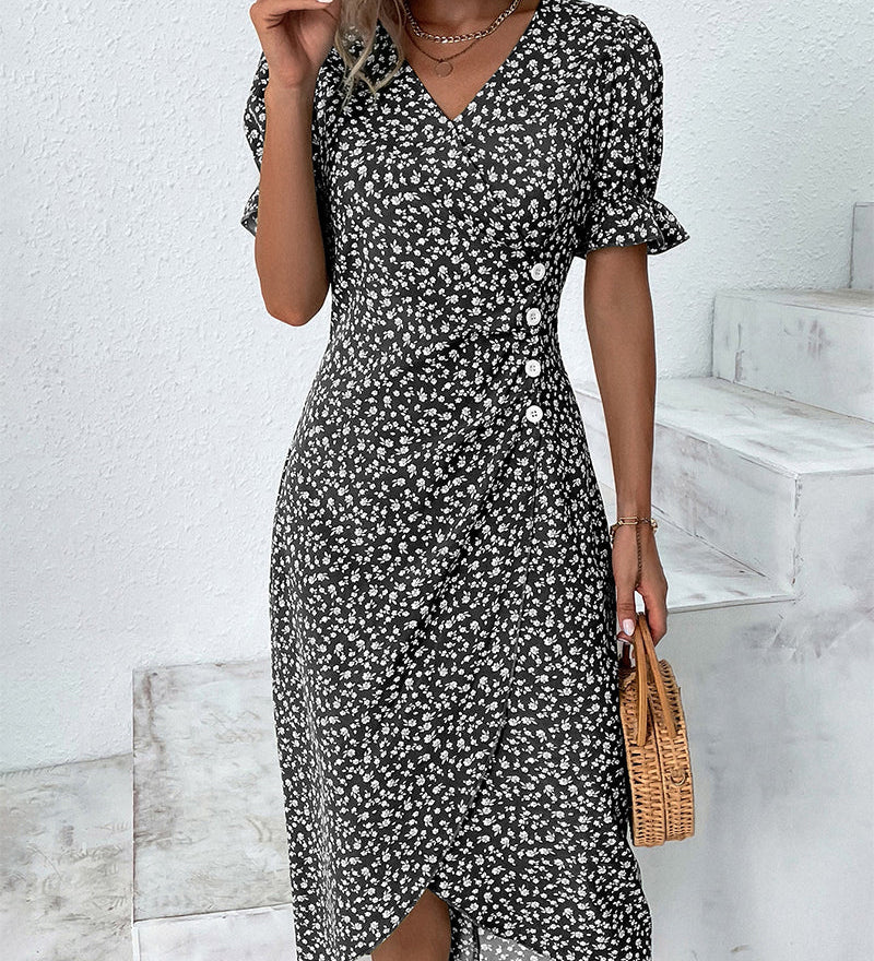 Robe à imprimé floral avec manches courtes et bouton