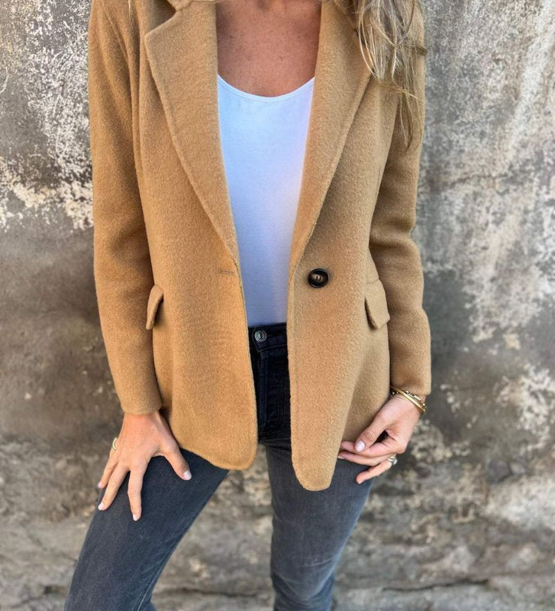 Azura | Veste légère classique à coupe ajustée pour femme