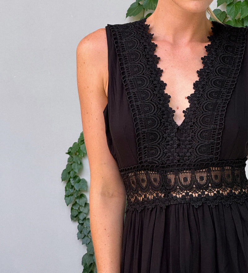 Robe débardeur col V en dentelle