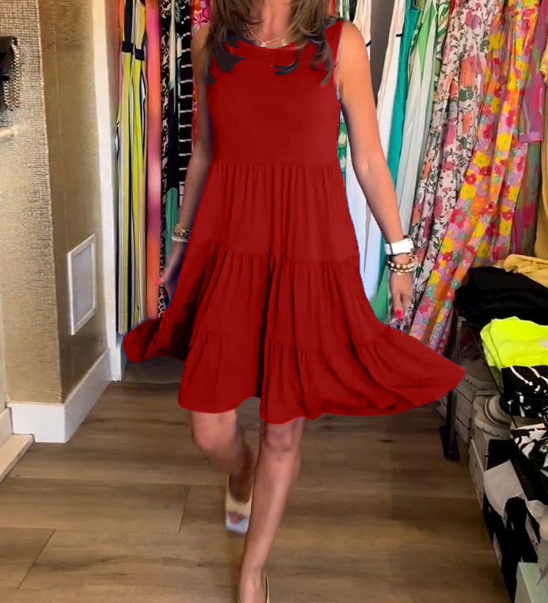 Robe à coupe plissée et sans manches