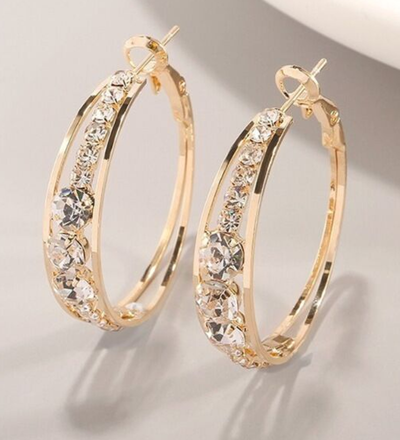 Grandes boucles d'oreilles créoles incrustées de strass