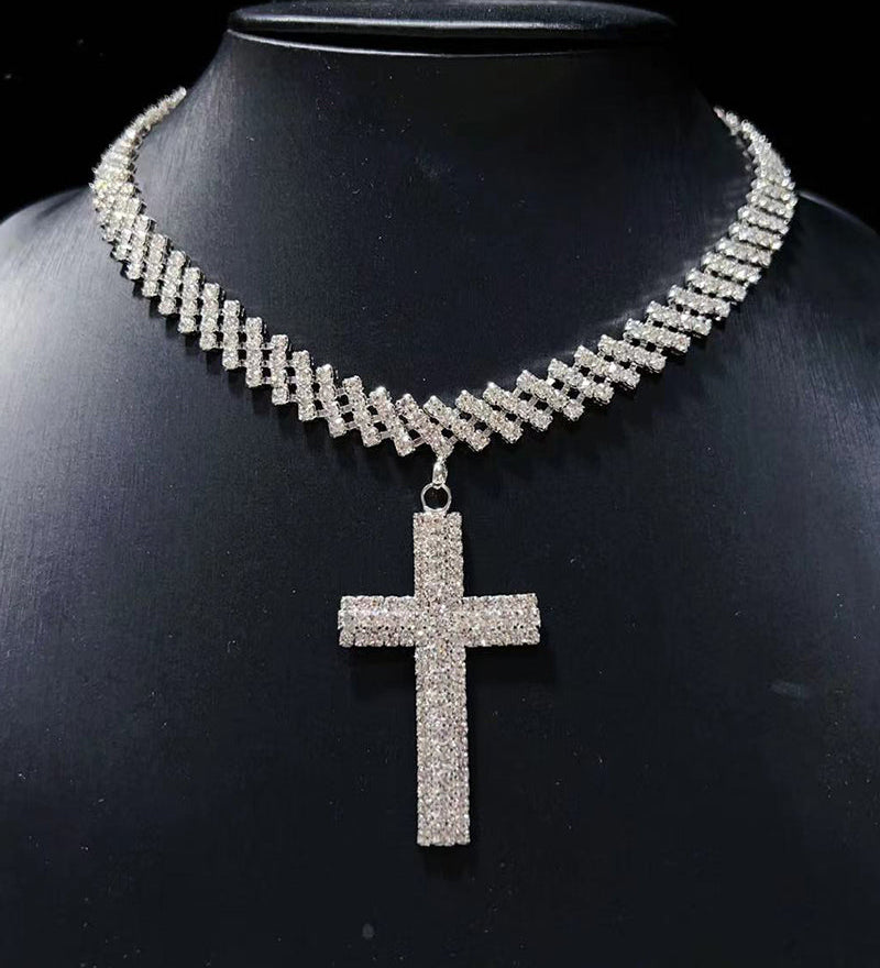 Pendentif croix en diamant étincelant