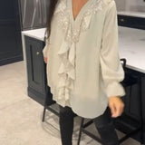Blouse à volants et style élégant