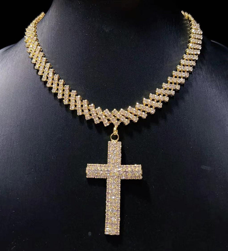 Pendentif croix en diamant étincelant