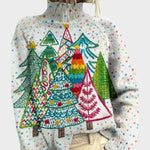 Pull col roulé blanc à sapins de Noël multicolores — Adèle, LucieSaint-Tropez