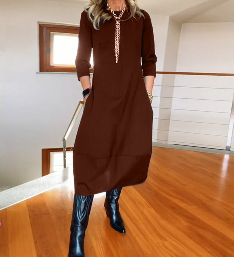 Robe élégante de couleur unie avec poche et col rond