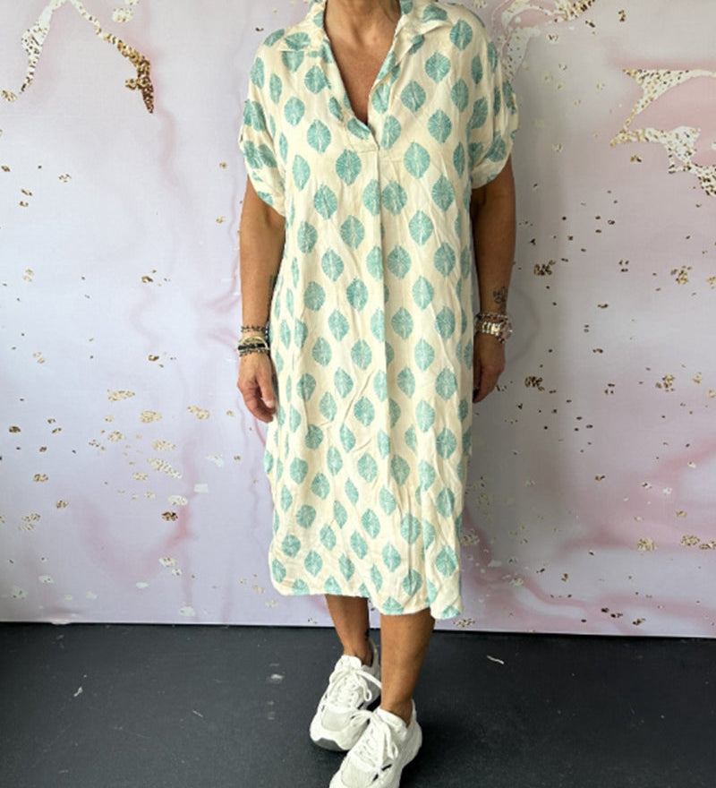 Robe ample à revers et manches courtes