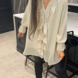 Blouse à volants et style élégant