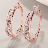 Grandes boucles d'oreilles créoles incrustées de strass