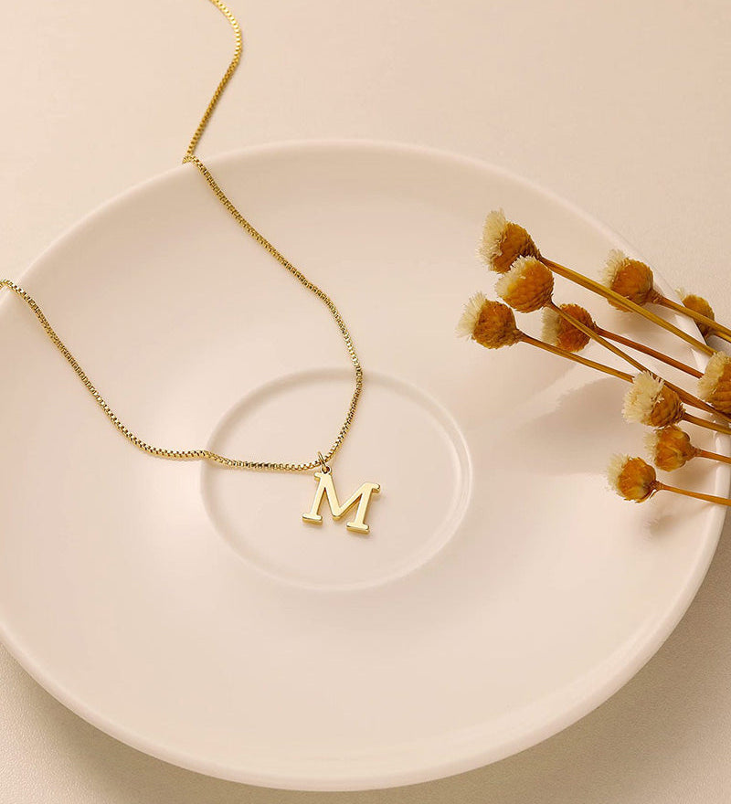 Collier à 26 lettres anglaises à la mode et exquis