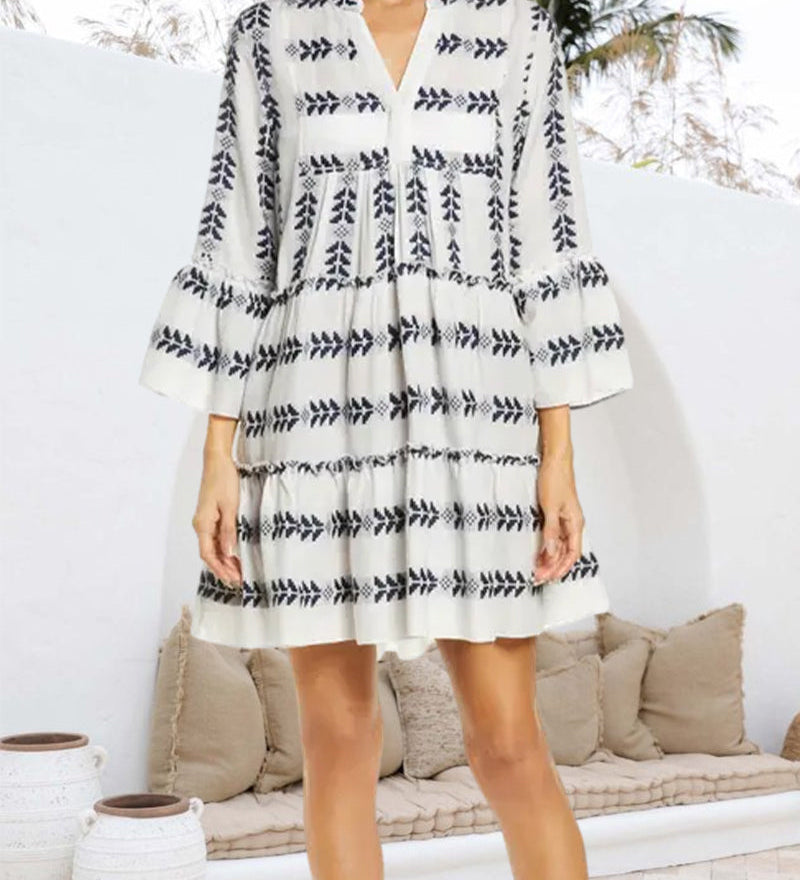 Robe courte élégante à imprimé tendance