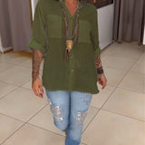 Chemise de couleur unie avec poches et boutons simples