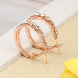 Grandes boucles d'oreilles créoles incrustées de strass