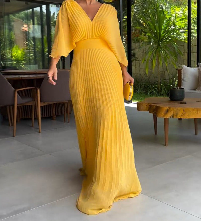 Robe à plis et taille cintrée