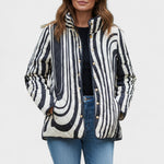 Veste matelassée graphique noir et blanc — Zoé, LucieSaint-Tropez