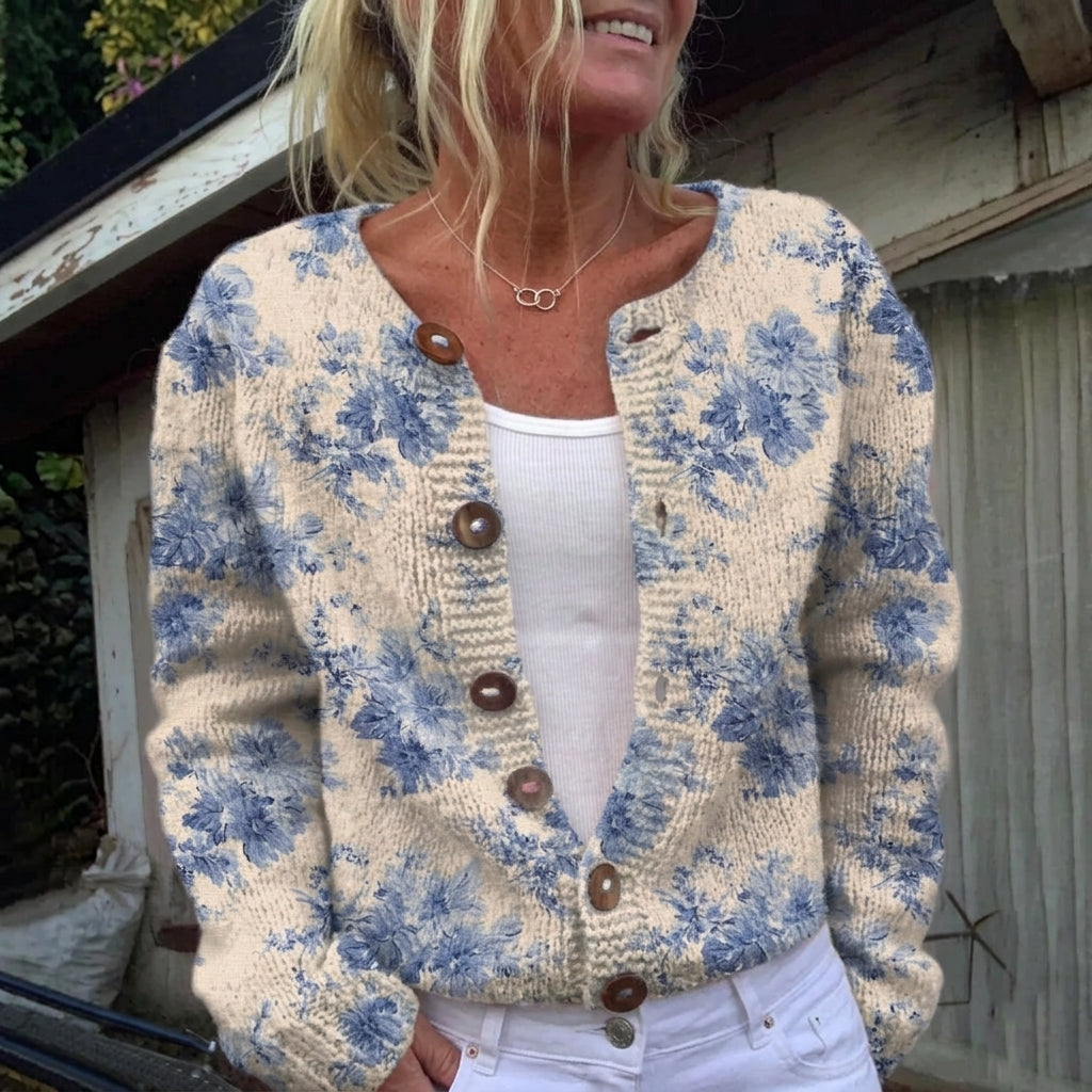 Cardigan boutonné beige à fleurs bleues — Nathalie, LucieSaint-Tropez