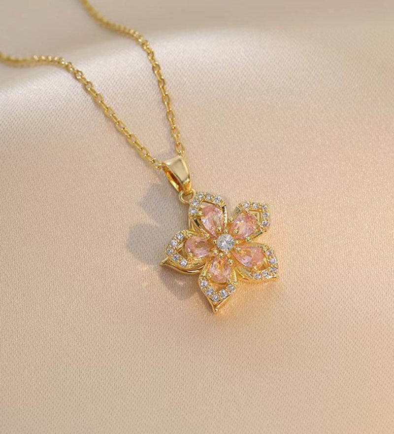 Collier pendentif rotatif à 360° à cinq pétales de fleur