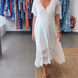 Robe fluide boutonnée en V profond