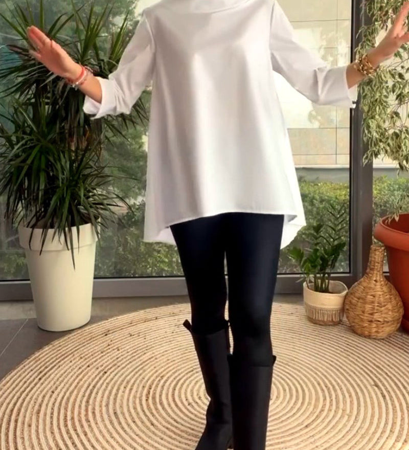 Haut de couleur unie style de déplacement