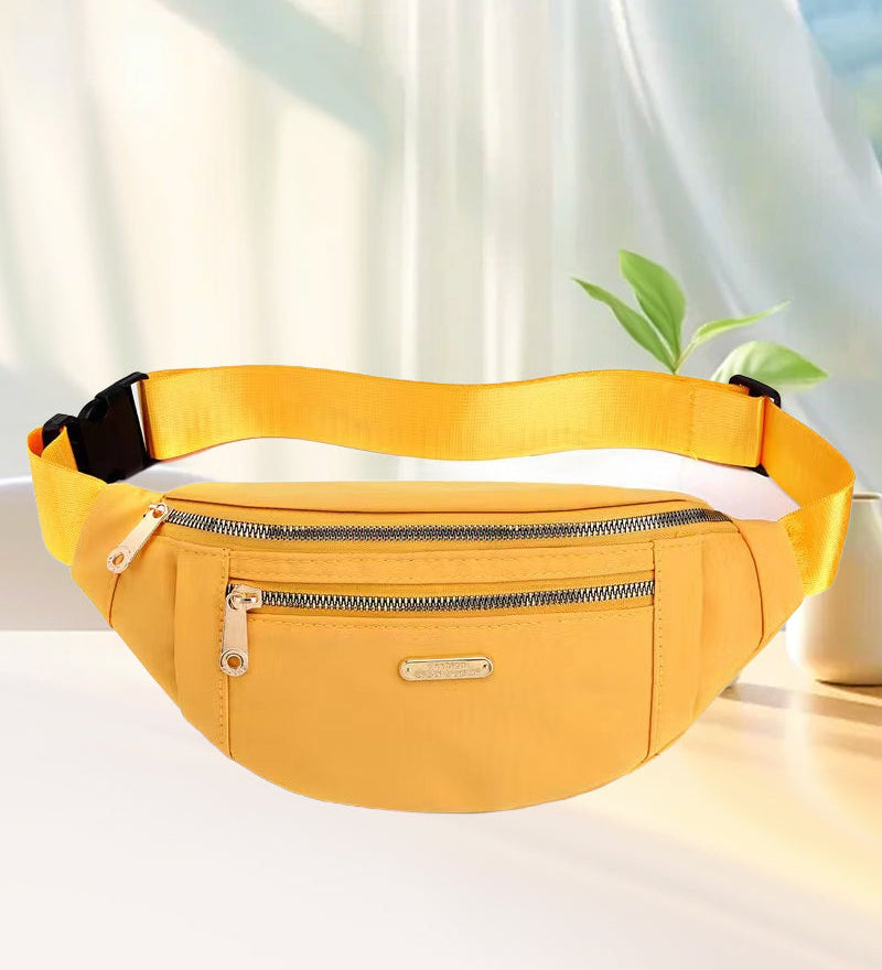 Sac à bandoulière simple de couleur unie sur le devant