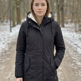 Maëlle – Le manteau qu’on enfile sans réfléchir, même les matins pressés.
