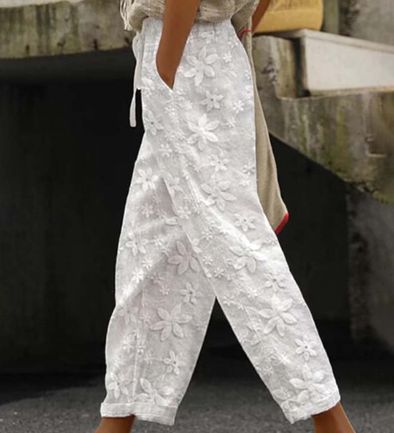 Pantalon décontracté de couleur unie à lacets brodés de fleurs