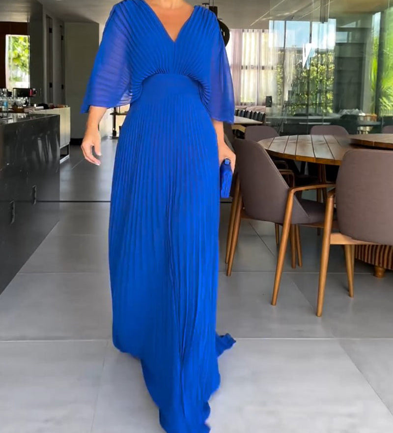 Robe à plis et taille cintrée